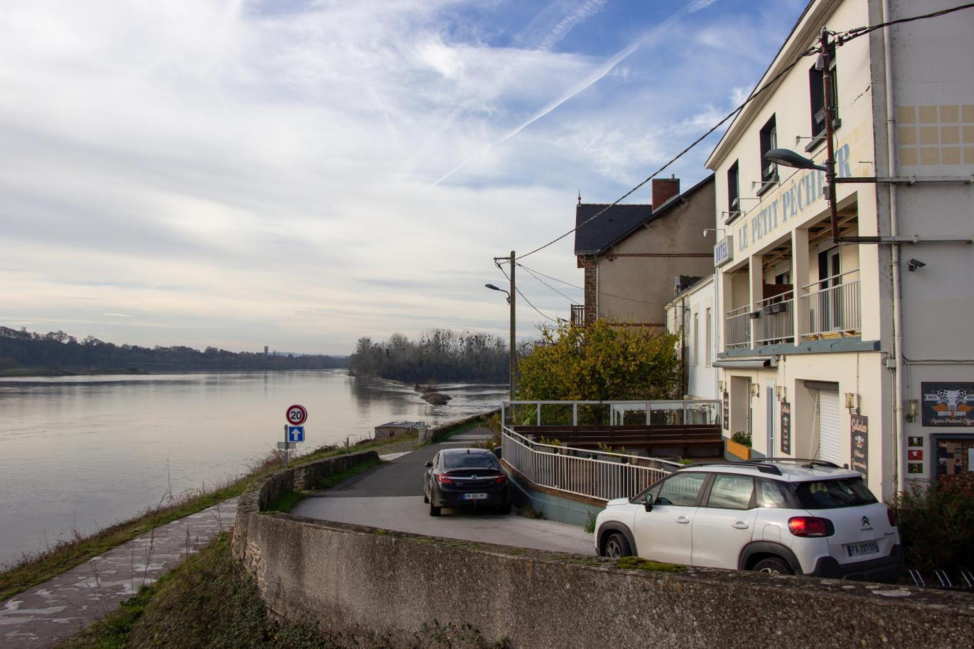 Le Petit Pecheur Hotel Saint-Florent-le-Vieil Exterior foto